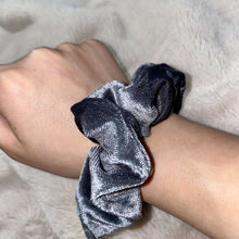 Load image into Gallery viewer, Gray velvet zipper scrunchie
