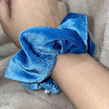 Load image into Gallery viewer, Blue velvet scrunchie
