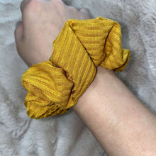 Load image into Gallery viewer, Zipper scrunchie
