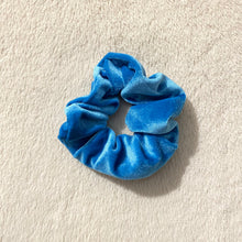 Load image into Gallery viewer, Blue velvet scrunchie
