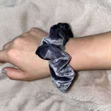 Load image into Gallery viewer, Gray velvet zipper scrunchie
