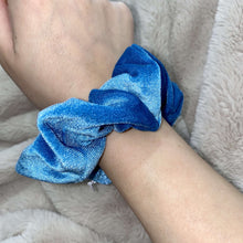 Load image into Gallery viewer, Blue velvet scrunchie
