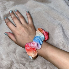 Load image into Gallery viewer, Velvet zipper scrunchie
