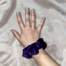 Load image into Gallery viewer, Purple velvet zipper scrunchies
