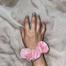 Load image into Gallery viewer, Pink velvet zipper scrunchie
